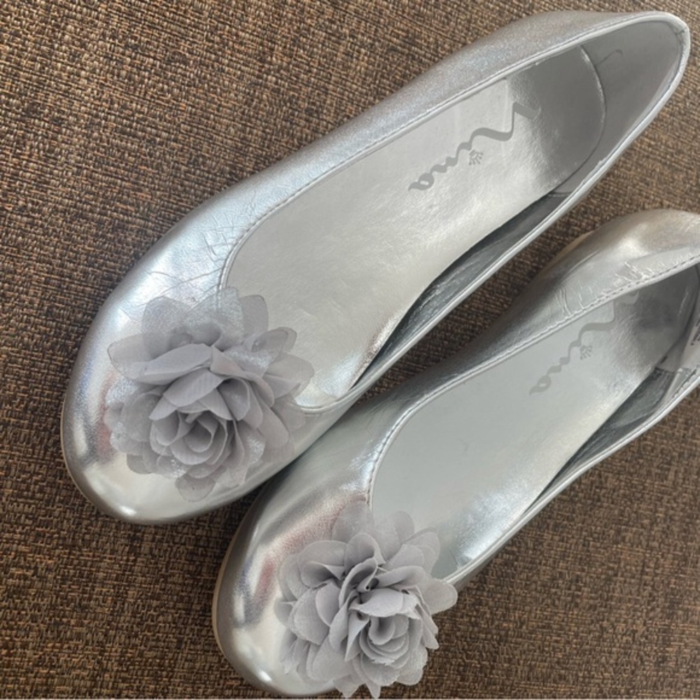Silver Floral Little Girls Shoes Ballet Flat